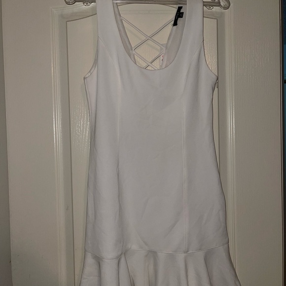 White fluted hem dress - Picture 5 of 8
